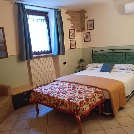 B&B Renzano Bedrooms Salò Exterior foto